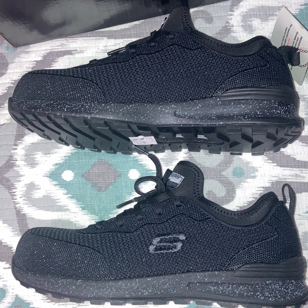 NIB Sketchers work shoes - Picture 7 of 12